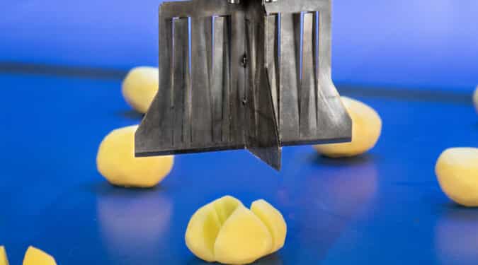 Potatoes sliced into quarters with the Vision Delta from Finis-Eillert